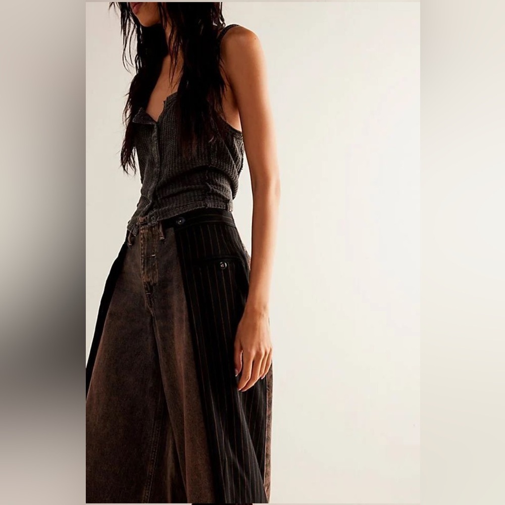 FREE PEOPLE NWT- Gwyneth Low-Rise Wide-Leg Jeans. NOT AVAILABLE ONLINE OR STORE